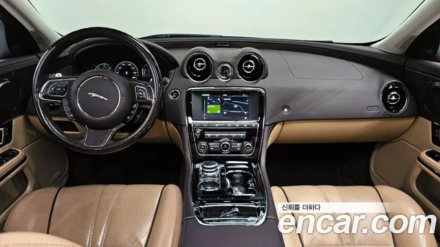 Jaguar XJ 2017 — фото 10
