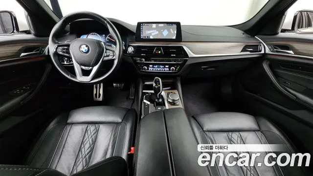 BMW 5-Series 2018 — фото 10