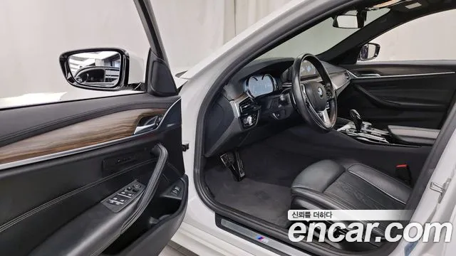 BMW 5-Series 2018 — фото 13