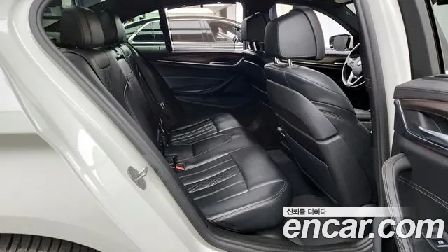 BMW 5-Series 2018 — фото 18