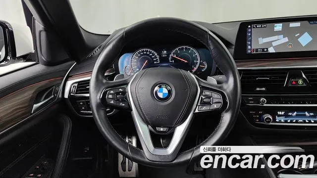 BMW 5-Series 2018 — фото 19