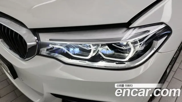 BMW 5-Series 2018 — фото 8