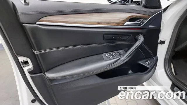 BMW 5-Series 2018 — фото 14