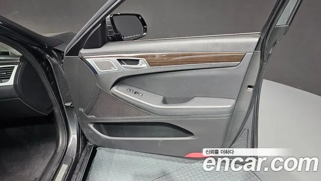 Genesis G80 2017 — фото 15