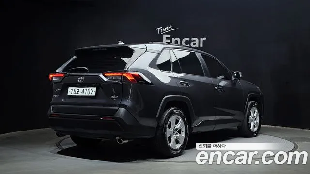 Toyota RAV4 2019 — фото 2