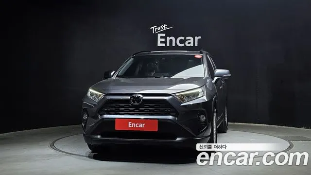 Toyota RAV4 2019 — фото 3