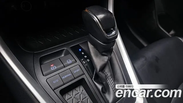 Toyota RAV4 2019 — фото 12