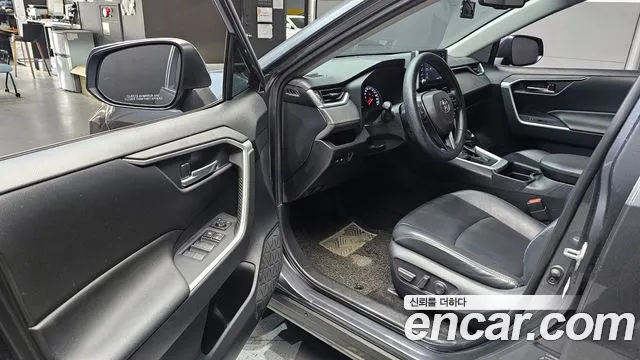 Toyota RAV4 2019 — фото 13