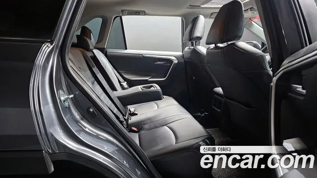 Toyota RAV4 2019 — фото 17