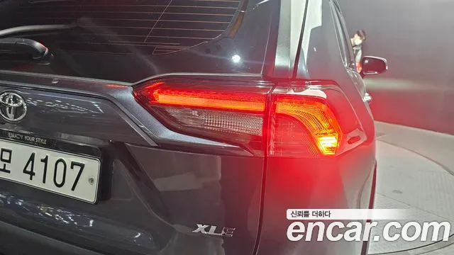 Toyota RAV4 2019 — фото 9