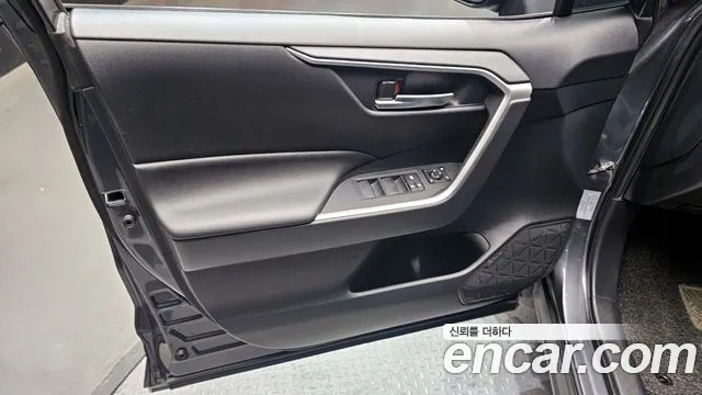 Toyota RAV4 2019 — фото 14