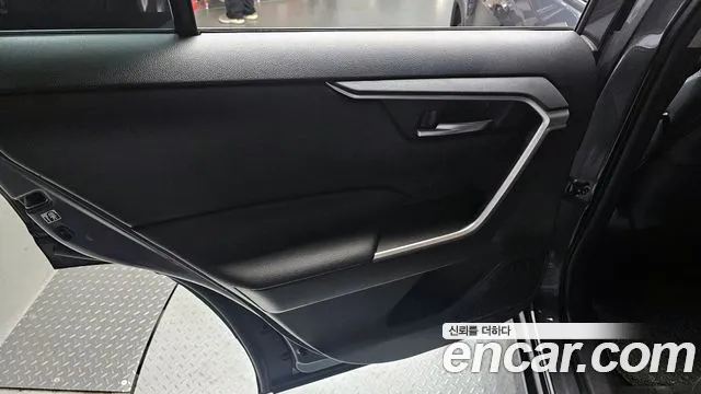 Toyota RAV4 2019 — фото 15