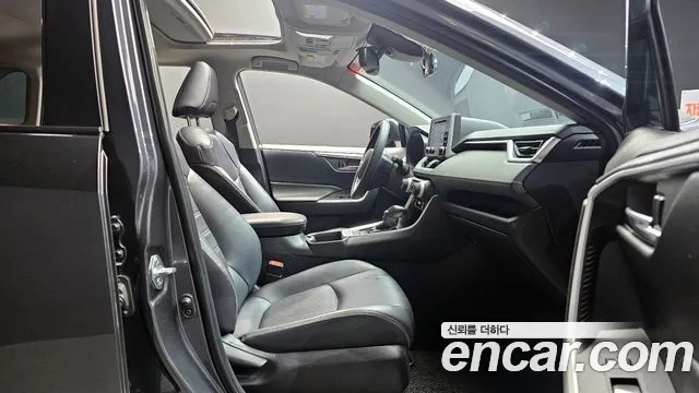Toyota RAV4 2019 — фото 16