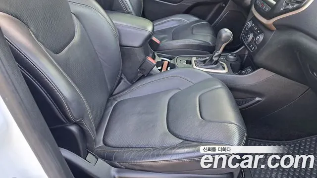 Jeep Cherokee 2015 — фото 13