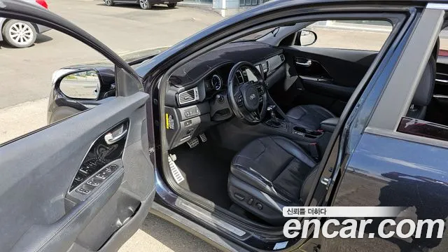 Kia Niro 2017 — фото 10