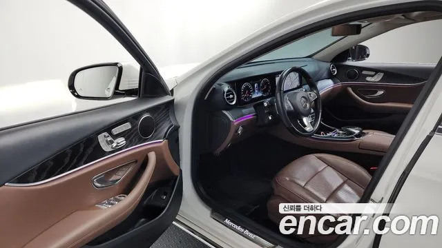 Mercedes-Benz E-Class 2017 — фото 10