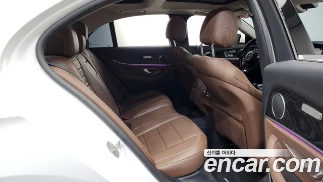 Mercedes-Benz E-Class 2017 — фото 11