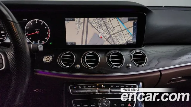 Mercedes-Benz E-Class 2017 — фото 13