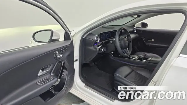 Mercedes-Benz A-Class 2020 — фото 10