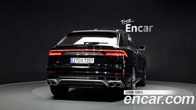 Audi Q8 2023 — фото 4