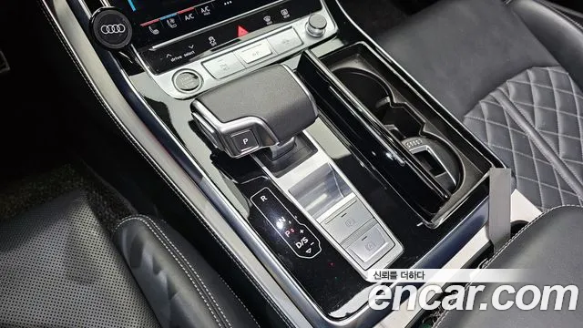 Audi Q8 2023 — фото 12
