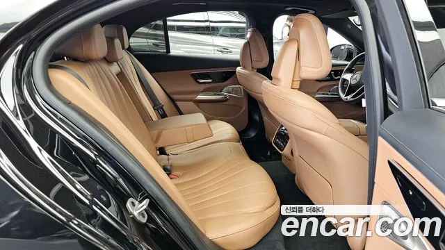 Mercedes-Benz E-Class 2024 — фото 18