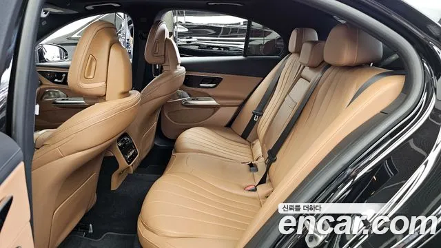 Mercedes-Benz E-Class 2024 — фото 16