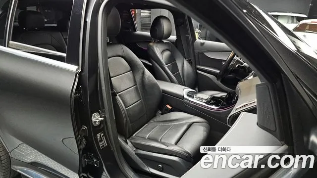 Mercedes-Benz EQC 2020 — фото 10