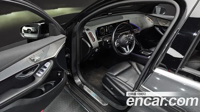 Mercedes-Benz EQC 2020 — фото 11