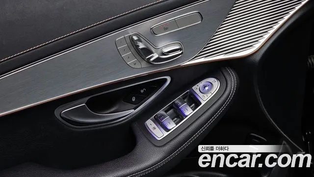 Mercedes-Benz EQC 2020 — фото 16