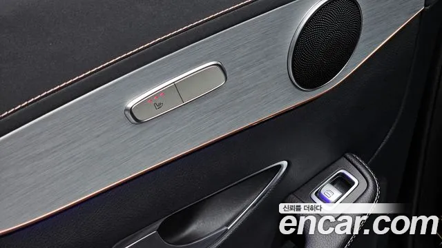 Mercedes-Benz EQC 2020 — фото 17