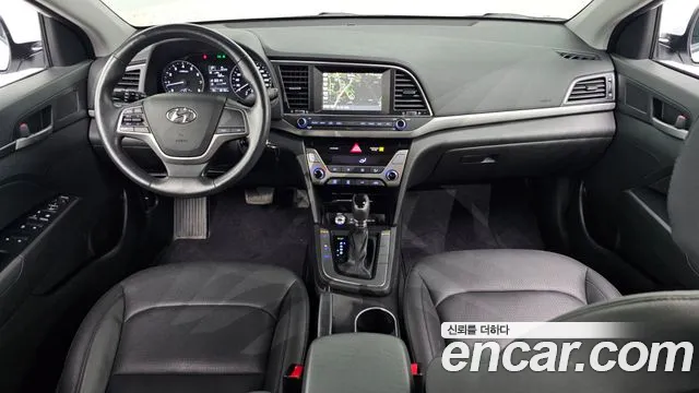 Hyundai AVANTE 2017 — фото 10