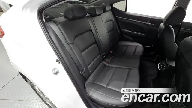 Hyundai AVANTE 2017 — фото 17