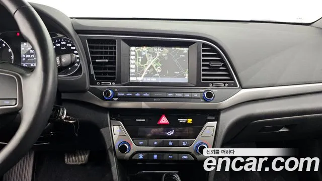 Hyundai AVANTE 2017 — фото 19