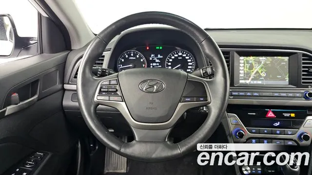 Hyundai AVANTE 2017 — фото 20
