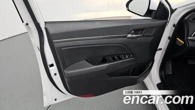 Hyundai AVANTE 2017 — фото 14