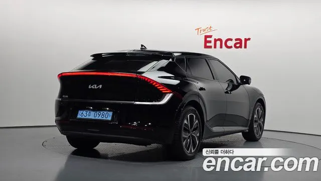 Kia EV6 2023 — фото 2