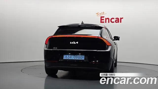 Kia EV6 2023 — фото 4