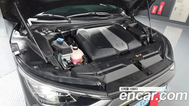 Kia EV6 2023 — фото 6