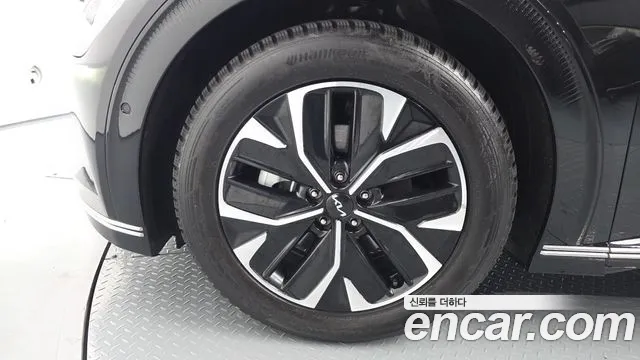 Kia EV6 2023 — фото 7