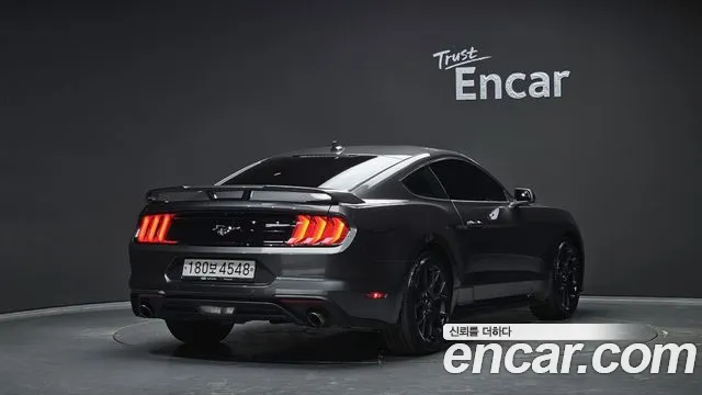 Ford Mustang 2020 — фото 2