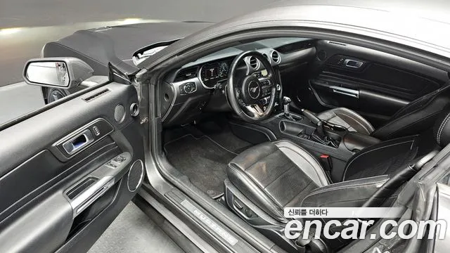 Ford Mustang 2020 — фото 17