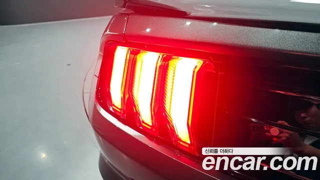 Ford Mustang 2020 — фото 9