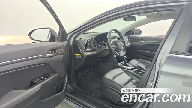 Hyundai AVANTE 2016 — фото 13