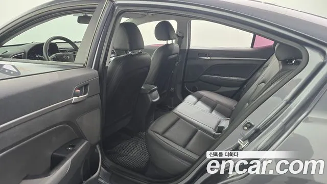 Hyundai AVANTE 2016 — фото 18