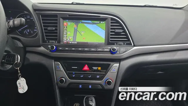 Hyundai AVANTE 2016 — фото 20
