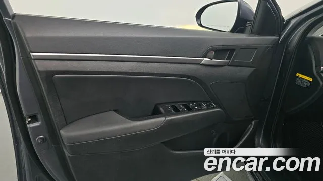 Hyundai AVANTE 2016 — фото 14