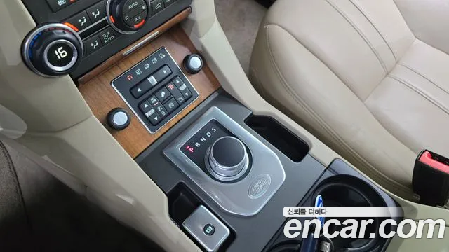 Land Rover Discovery 2015 — фото 9