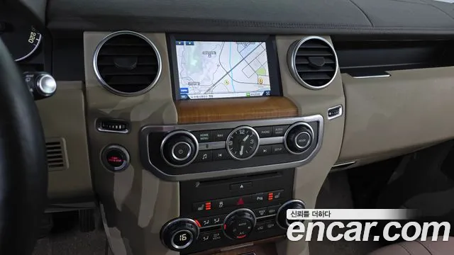 Land Rover Discovery 2015 — фото 13