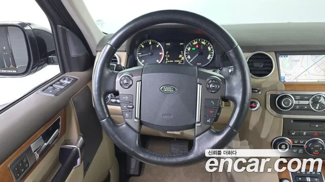 Land Rover Discovery 2015 — фото 14
